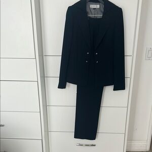 TAHARI navy women suit